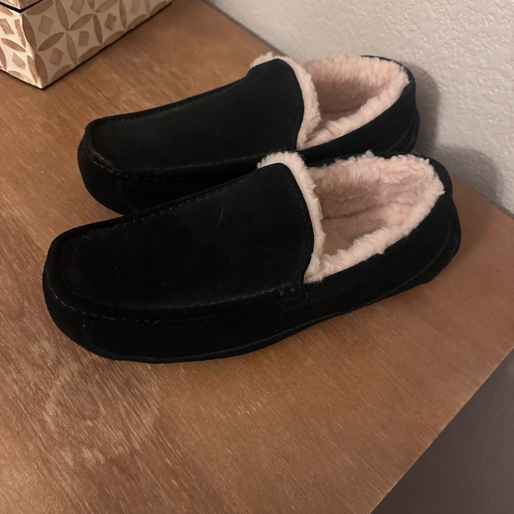 UGG women’s size 11 Black Suede Slip-On Loafers